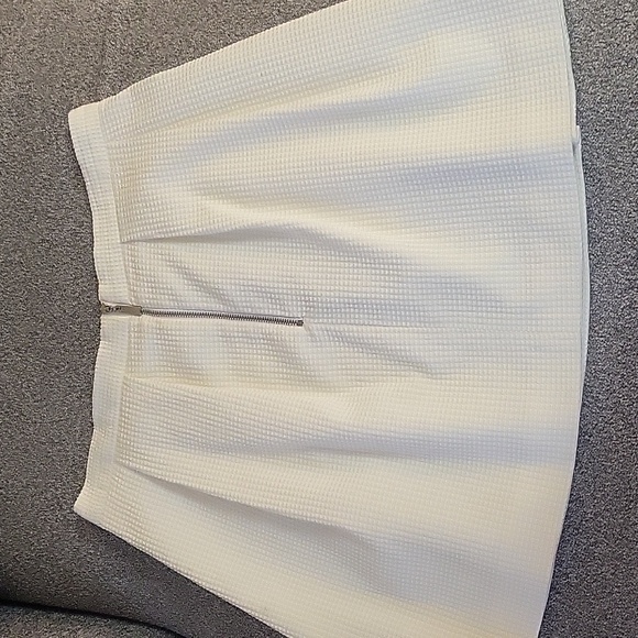 French Connection EUC Pleated Skirt - Picture 4 of 9